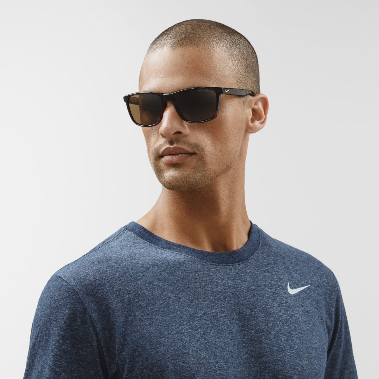 Nike Essential Endeavor Mirrored Lifestyle Image